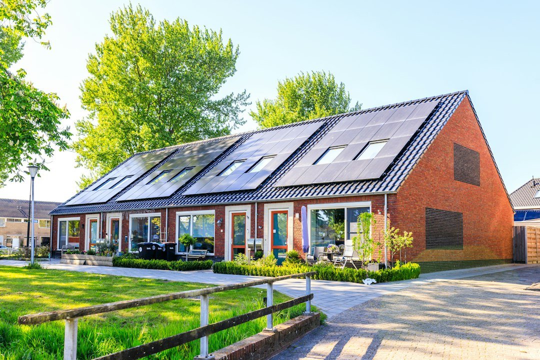 Residential homes with rooftop solar panels